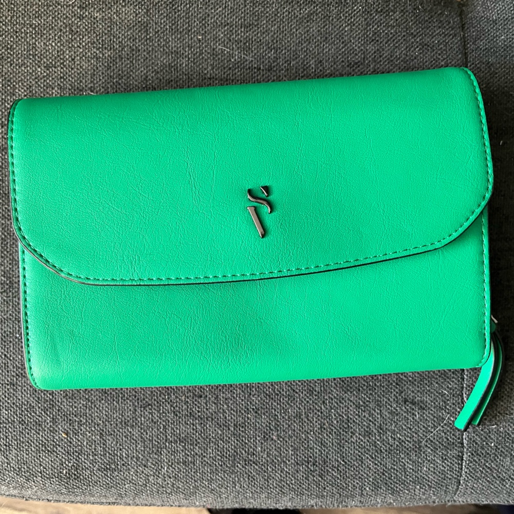 NEW. Victoria Secret Clutch/Crossbody Bag Green